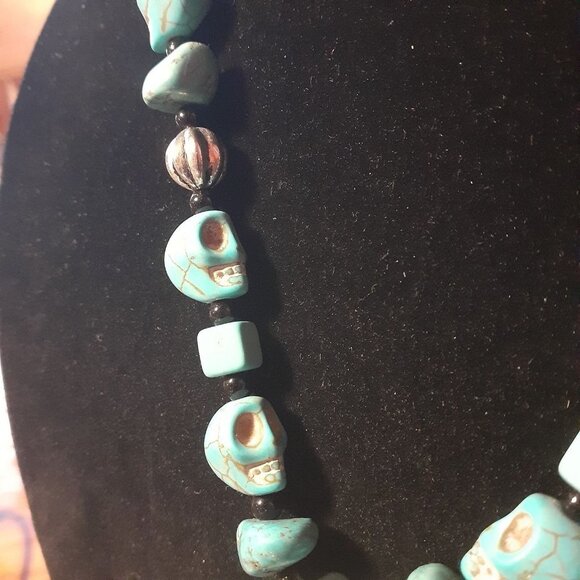 Handmade Skull necklace with turquoise and geode 22" - Picture 3 of 3